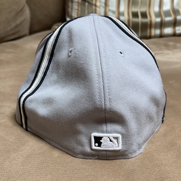 New Era Boston Grey Fitted Cap size 7 3/8 - Picture 2 of 3